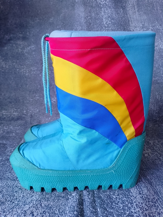 Vintage Other - RARE Vintage 1980s Rainbow-striped Moon Boots UNISEX